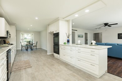 201 E Crestmont Dr, Alvin, TX 77511 - photo 5