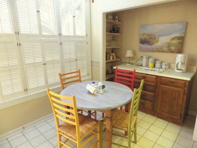 Eat-In Kitchen