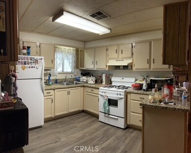 16469 Wimbleton Dr, Victorville, CA 92395 - photo 6