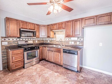 Gorgeous Chef's Kitchen with Gas Stove, built-in m