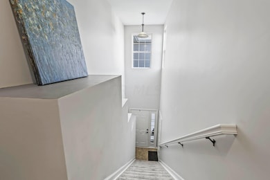 6. Upper Level to Entry
