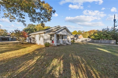 106 Crestwood Cir, High Point, NC 27260 - photo 2