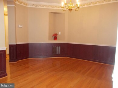 9908 Michael Schar Ct, Vienna, VA 22181 - photo 5