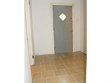 Entry/Foyer. Ceramic Entry way