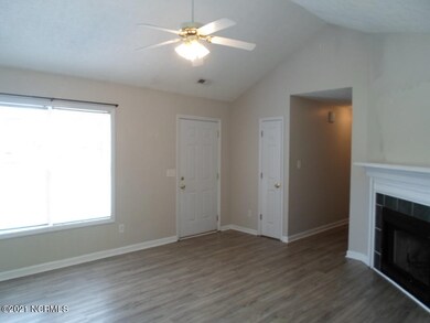 127 Settlers Cir, Jacksonville, NC 28546 - photo 3