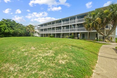 5539 Soundside Dr unit N, Gulf Breeze, FL 32563 - photo 4