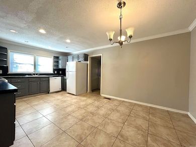 301 W Pine, Benton, AR 72015 - photo 2