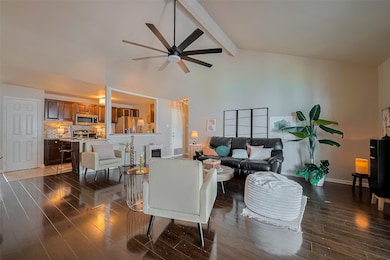 Open concept family room/kitchen combination