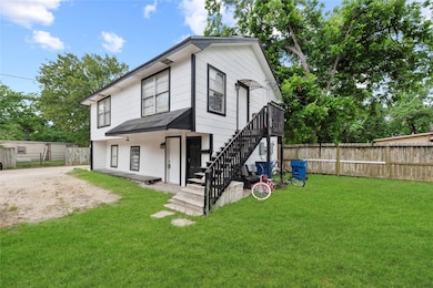 2206 Ave M offers 2 fully separated units with spa