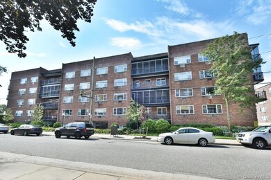 101 Lincoln Ave unit 4K, Mineola, NY 11501 - photo 2
