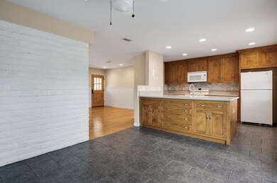 2889 Santa Barbara Ave.