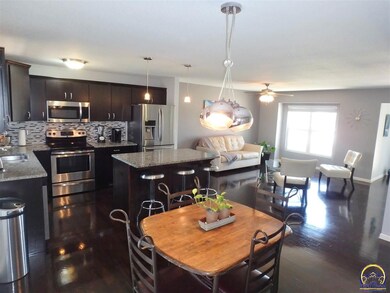 1712 SW Valley View Dr, Topeka, KS 66615 - photo 4