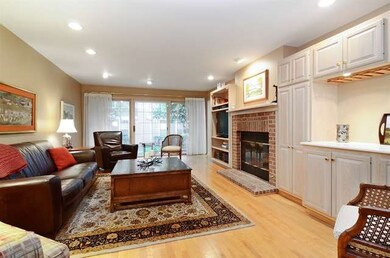 102 Harvard Ct unit 28LI10, Glenview, IL 60026 - photo 2