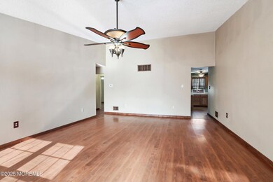 24 Jaffreyton Close unit 462, Freehold, NJ 07728 - photo 5