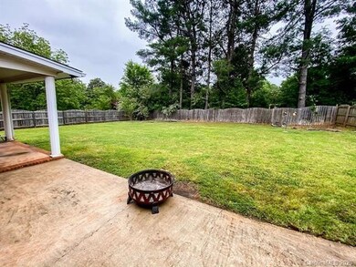 1020 Valley St, Statesville, NC 28677 - photo 5