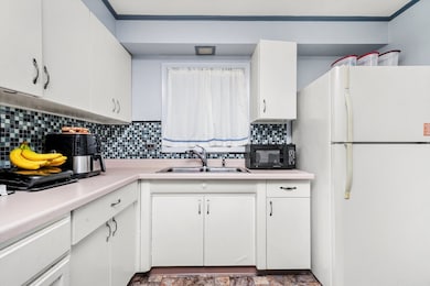 323 Shawnee St, Park Forest, IL 60466 - photo 7