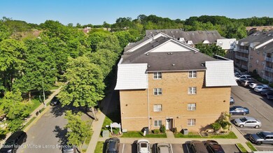 65 Elmwood Park Dr unit 1, Staten Island, NY 10314 - photo 2