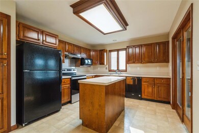 2719 Lancelot Ln NW, Cedar Rapids, IA 52405 - photo 7