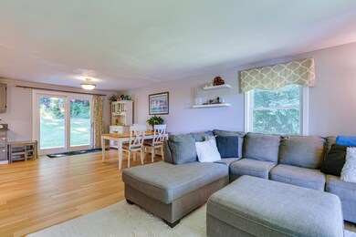 126 Stratham Heights Rd, Stratham, NH 03885 - photo 4
