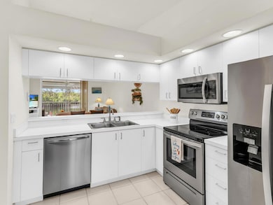 230 Newport Dr Apt 610 Naples FL 34114 U
