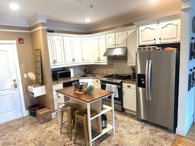 411-419 Chestnut St unit 2D, Newark, NJ 07105 - photo 2