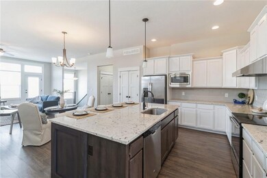 14315 Holcomb Ave, Urbandale, IA 50323 - photo 5