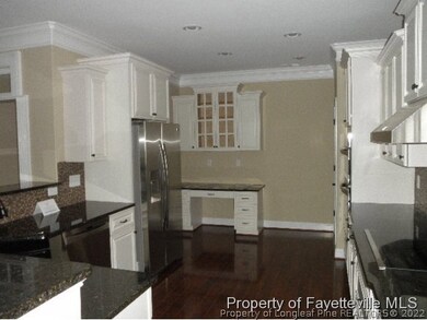 805 Falling Creek Ln, Fayetteville, NC 28304 - photo 5