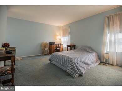 1757 Congress Dr, Blackwood, NJ 08012 - photo 2