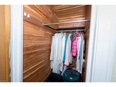 3423 Superior Park Dr, Cleveland Heights, OH 44118 - photo 5