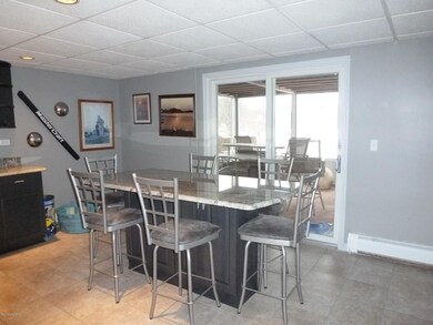 Family Room Granite Island