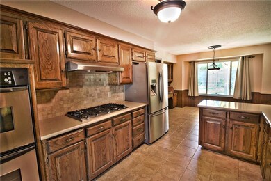 11900 Camelot Place, Oklahoma City, OK 73120 - photo 3