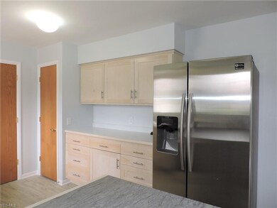 694 Sunset Ave, Sheffield Lake, OH 44054 - photo 4