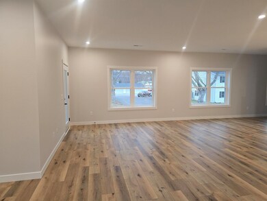 709 Washington St unit 4, Decorah, IA 52101 - photo 6