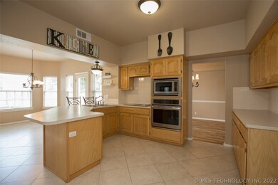 Large Kitchen features 2017 stainless steel applia