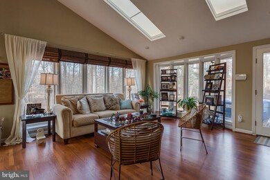 8504 Horseshoe Ln, Potomac, MD 20854 - photo 2