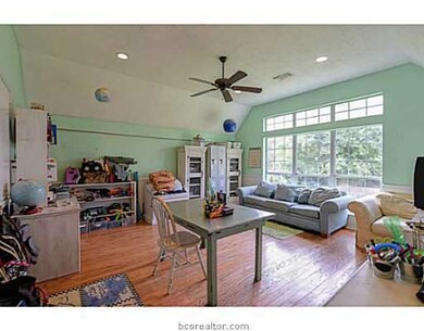 Den/Family/Great Room. Huge bonus room.