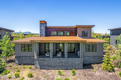 2_Aerial-Exterior_1800x1200_3887397