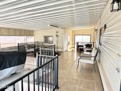 GRAND TILED DECK