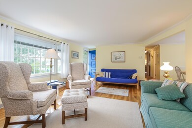 004-photo-living-room-6323492