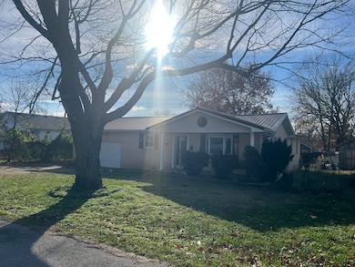 512 E Lindon St, Bolivar, MO 65613 - photo 2