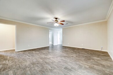 1013 Stadium Dr, Alvin, TX 77511 - photo 3