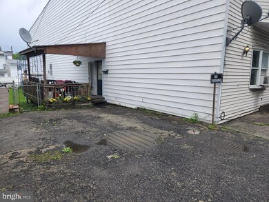 425 N Railroad St, Tamaqua, PA 18252 - photo 2