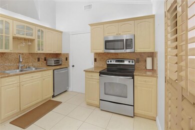 7252 Solandra Ln, Tamarac, FL 33321 - photo 5