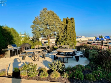 711 W Lakeshore Dr unit 408C, Port Clinton, OH 43452 - photo 3