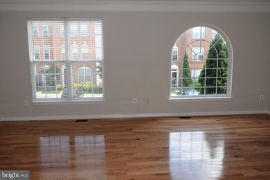 13108 Park Crescent Cir, Herndon, VA 20171 - photo 4