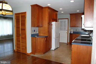 7638 Kemp Ln, Frederick, MD 21702 - photo 2