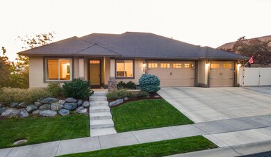 240 Skyridge Dr, Klamath Falls, OR 97603 - photo 2