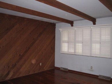 256 Maplewood Ave, Columbus, OH 43213 - photo 2