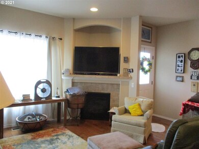 815 NW 1st Ave, Canby, OR 97013 - photo 2