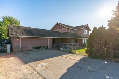 610 12th St NE, East Wenatchee, WA 98802 - photo 2